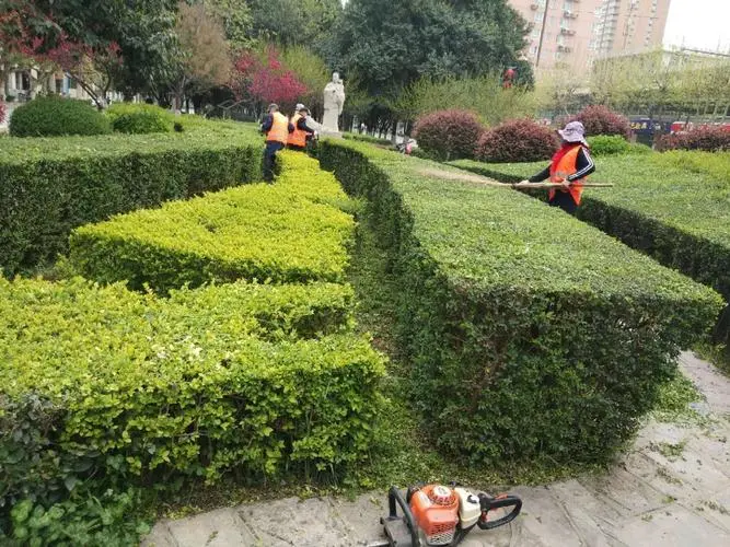 用网球拍练羽毛球